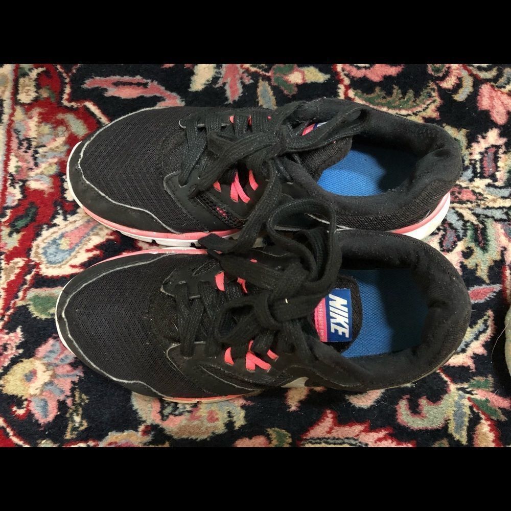 Nice Nike sneakers size 7